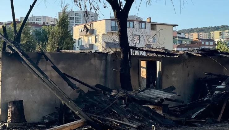 Sancaktepe’de depoda çıkan yangın söndürüldü